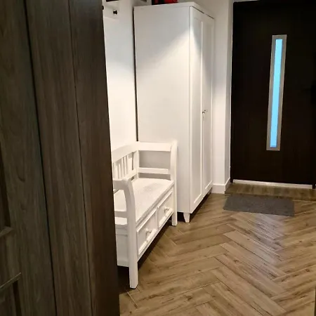 Jaracza 28 Nr 4