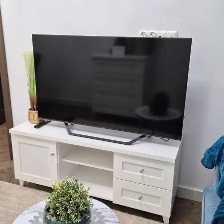 Apartman Jaracza 28 Nr 4 *